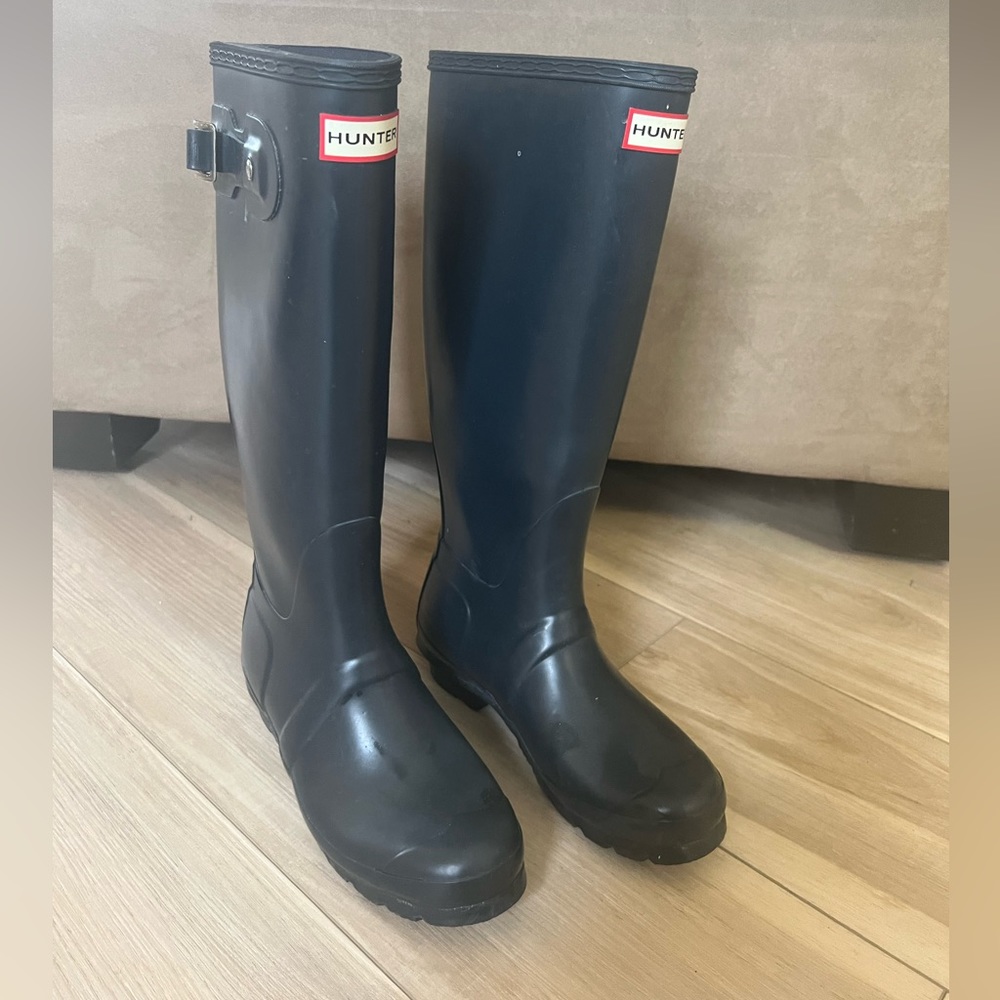 Hunter women’s navy blue rain boots size 7